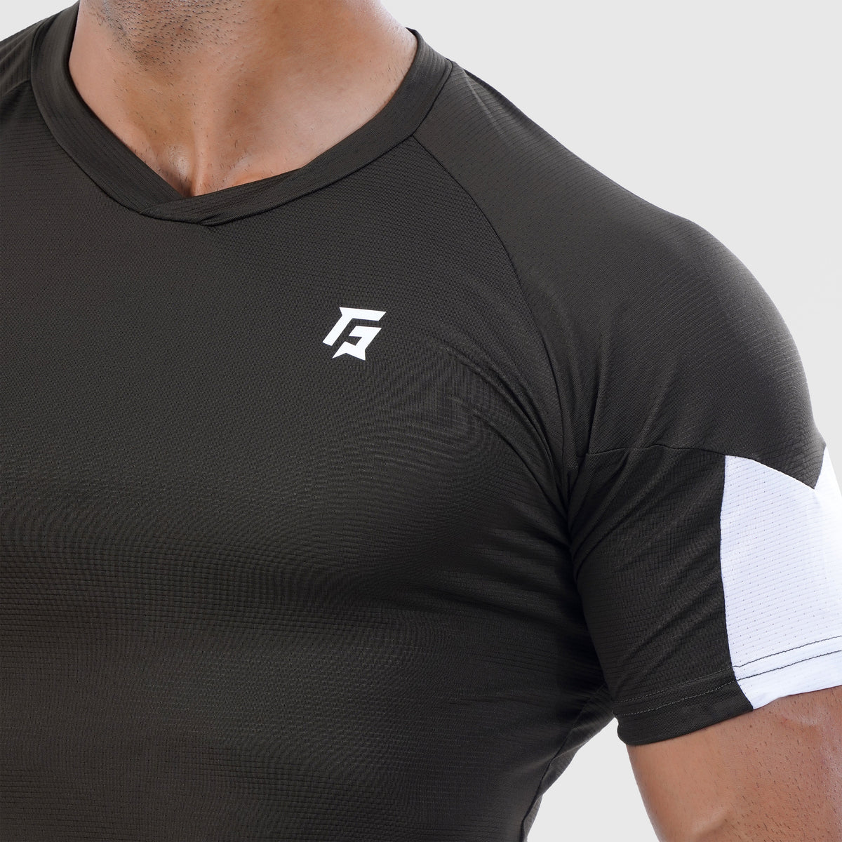 men gym t-shirt sportswear breathable workout tee lifestyle view Men T-Shirt Gym Armour Pakistan