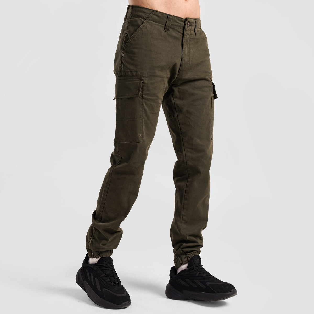 men gym trousers workout pants breathable fitness training bottoms front view Men Gym Trousers GymArmour Pakistan
