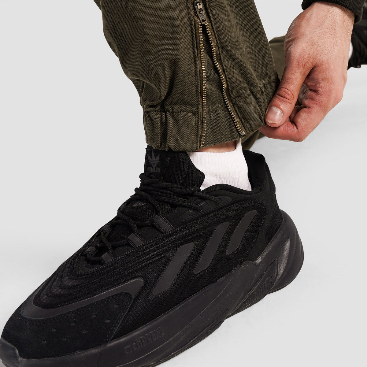 men gym trousers workout pants breathable fitness training bottoms lifestyle view Men Gym Trousers Gym Armour Pakistan