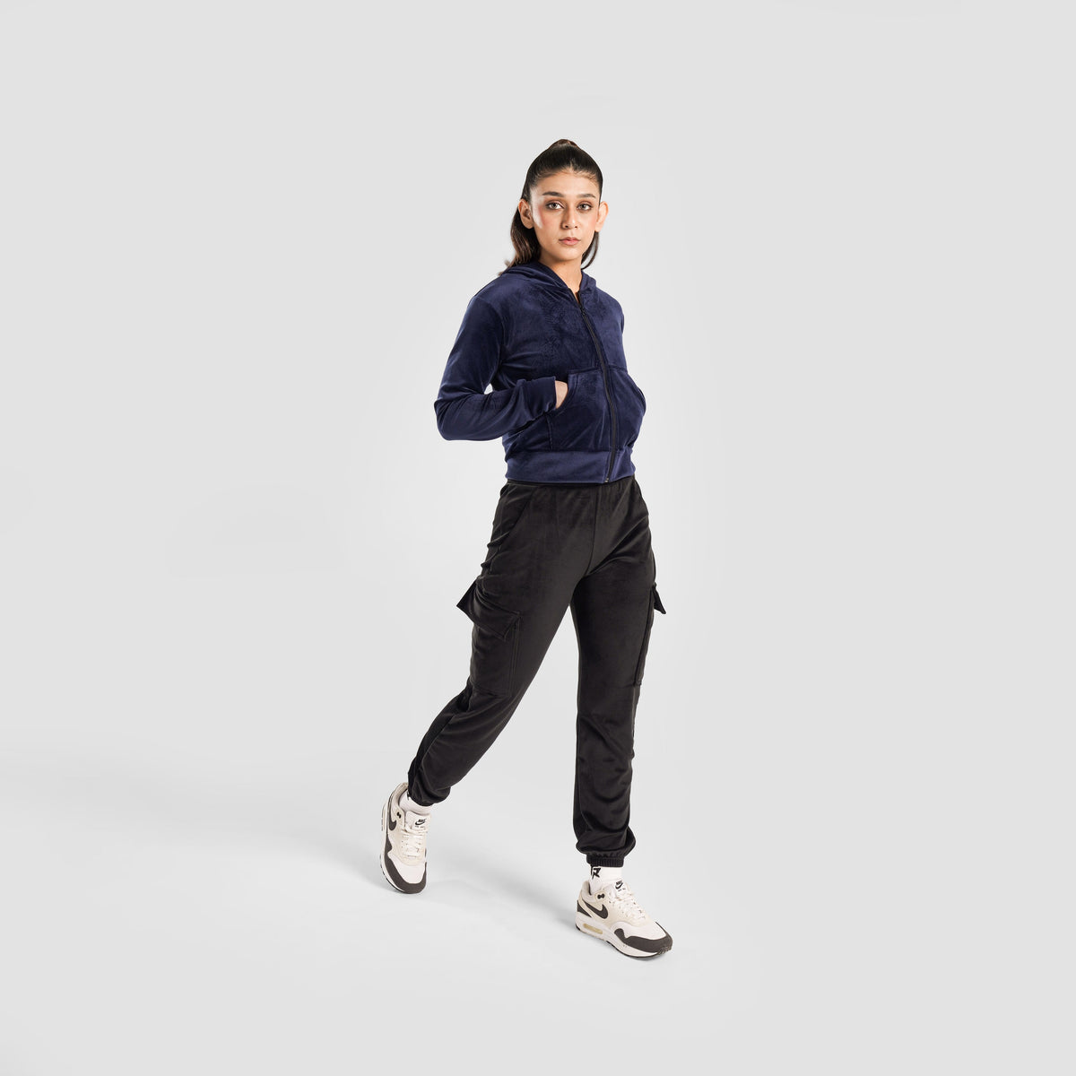 women gym jacket zip up workout sportswear fabric detail Women Gym Jacket Gym Armour Pakistan