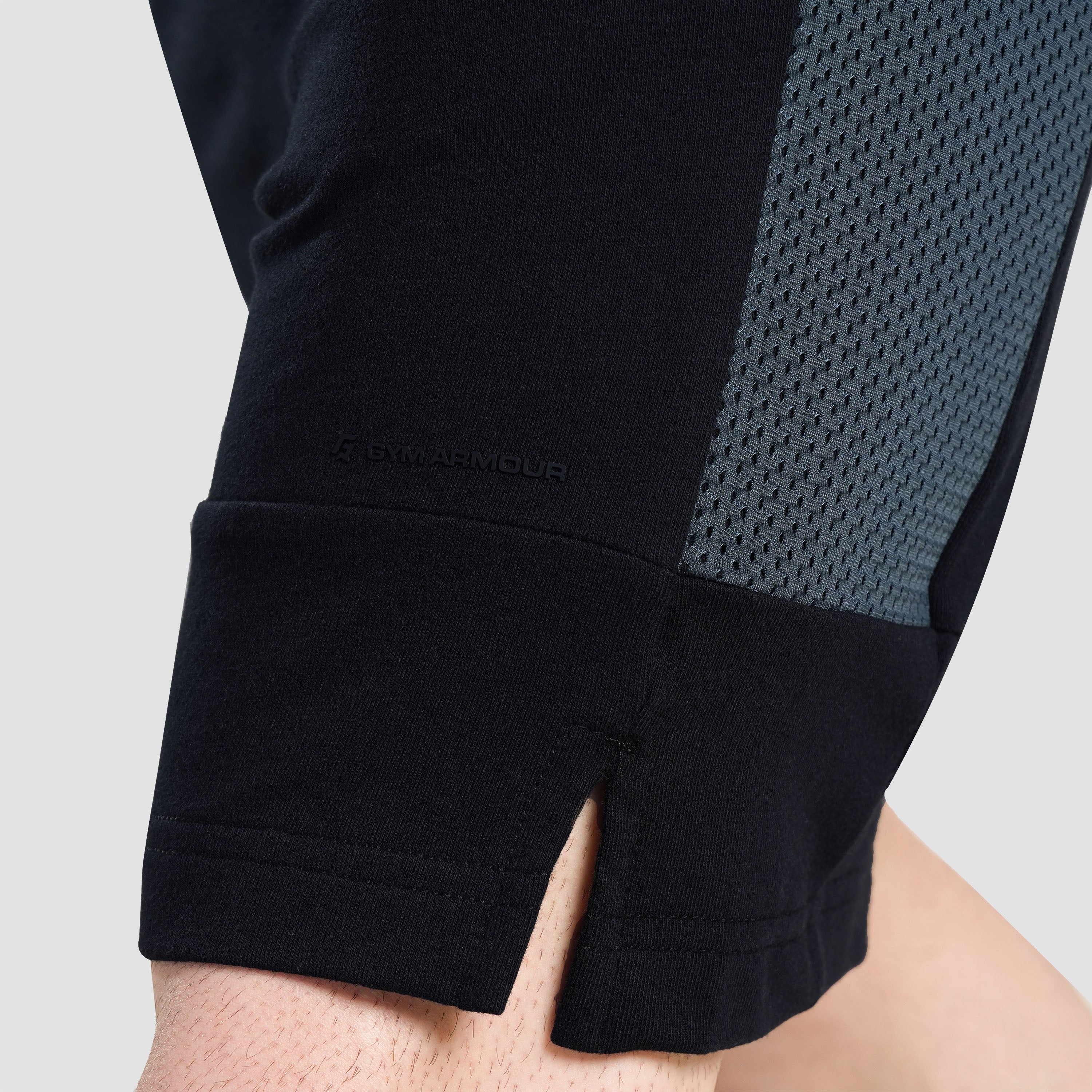 G IN SHORTS (Black)