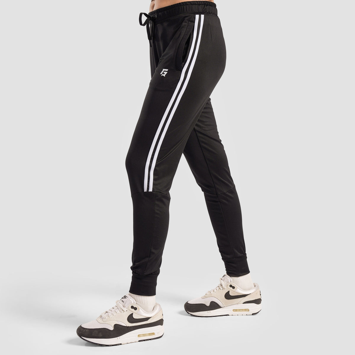 women gym trousers workout pants breathable fitness training bottoms front view Women Gym Trousers GymArmour Pakistan
