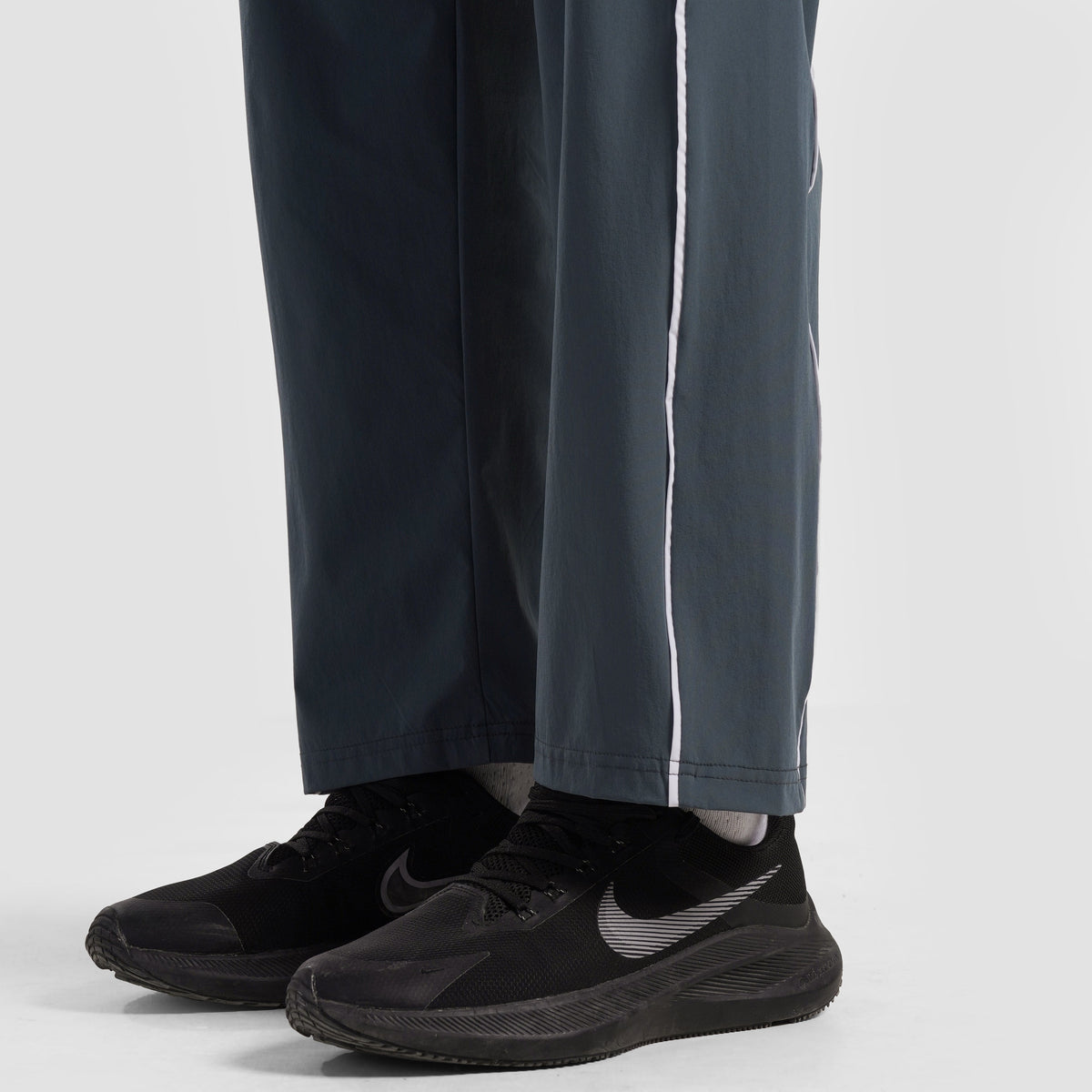 men gym trousers workout pants breathable fitness training bottoms fabric detail Men Gym Trousers Gym Armour Pakistan
