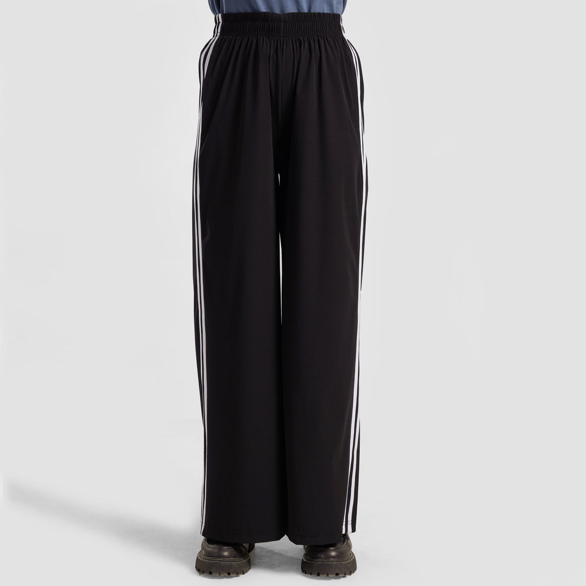 women gym trousers workout pants breathable fitness training bottoms back view Women Gym Trousers Gymarmour Pakistan