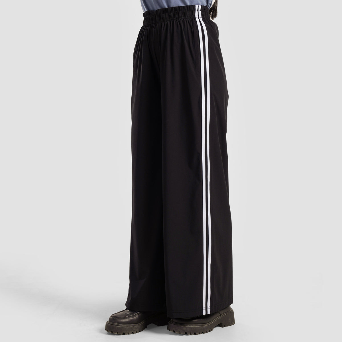 women gym trousers workout pants breathable fitness training bottoms front view Women Gym Trousers Gym Armour Pakistan