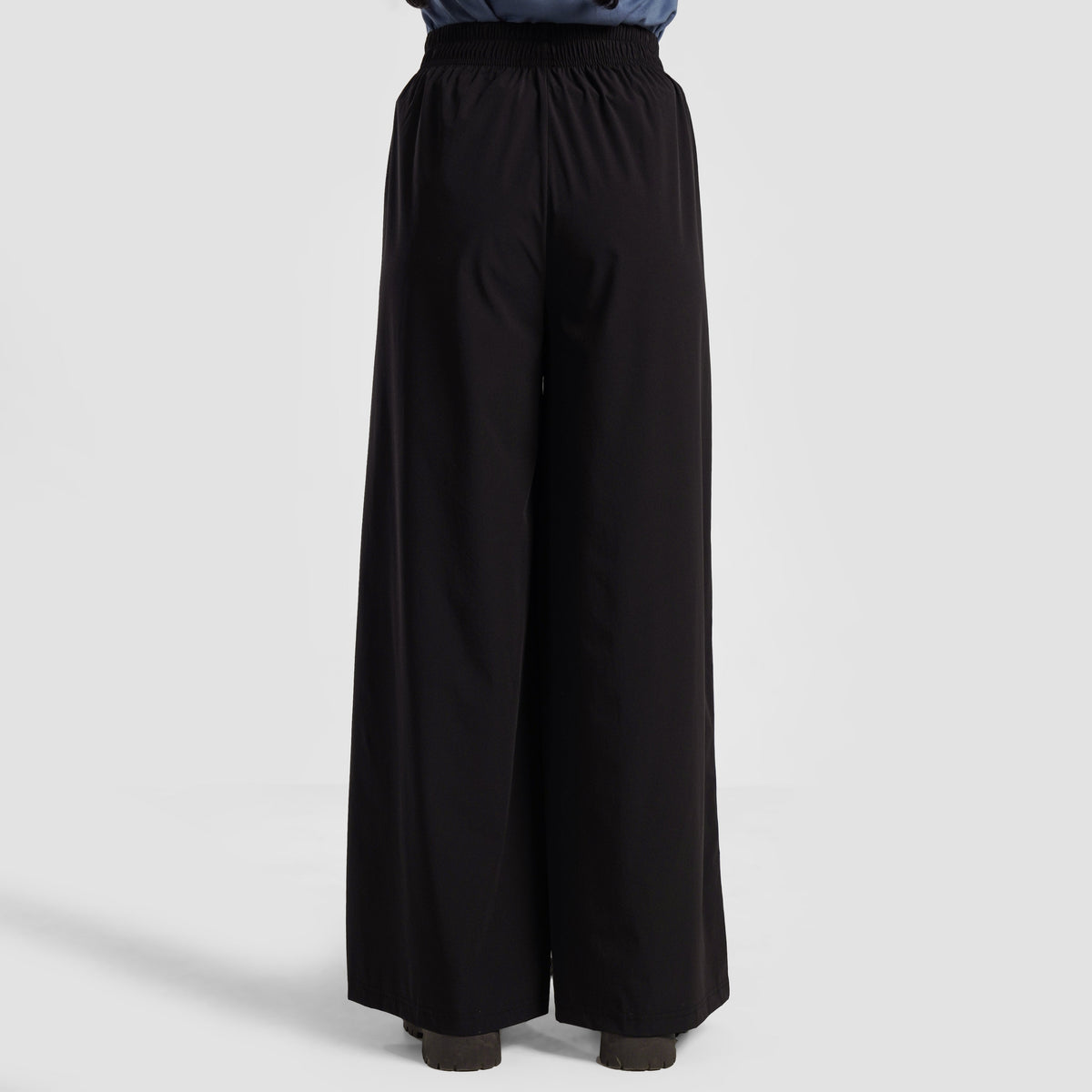 women gym trousers workout pants breathable fitness training bottoms side view Women Gym Trousers Gymarmour Pakistan