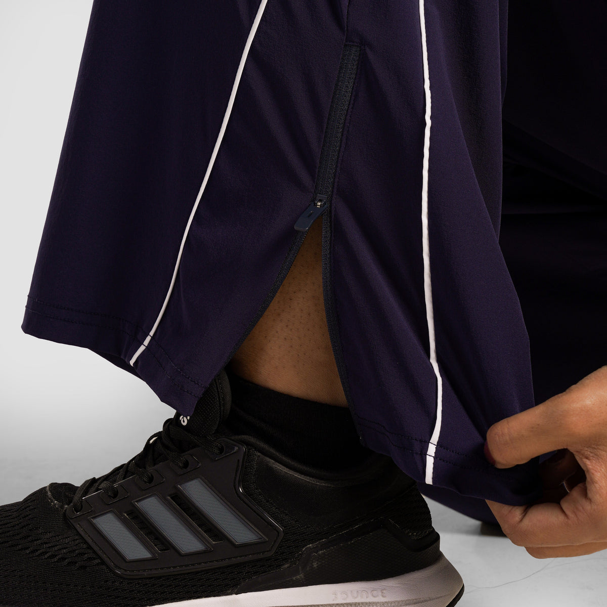 women gym trousers workout pants breathable fitness training bottoms lifestyle view Women Gym Trousers Gym Armour Pakistan