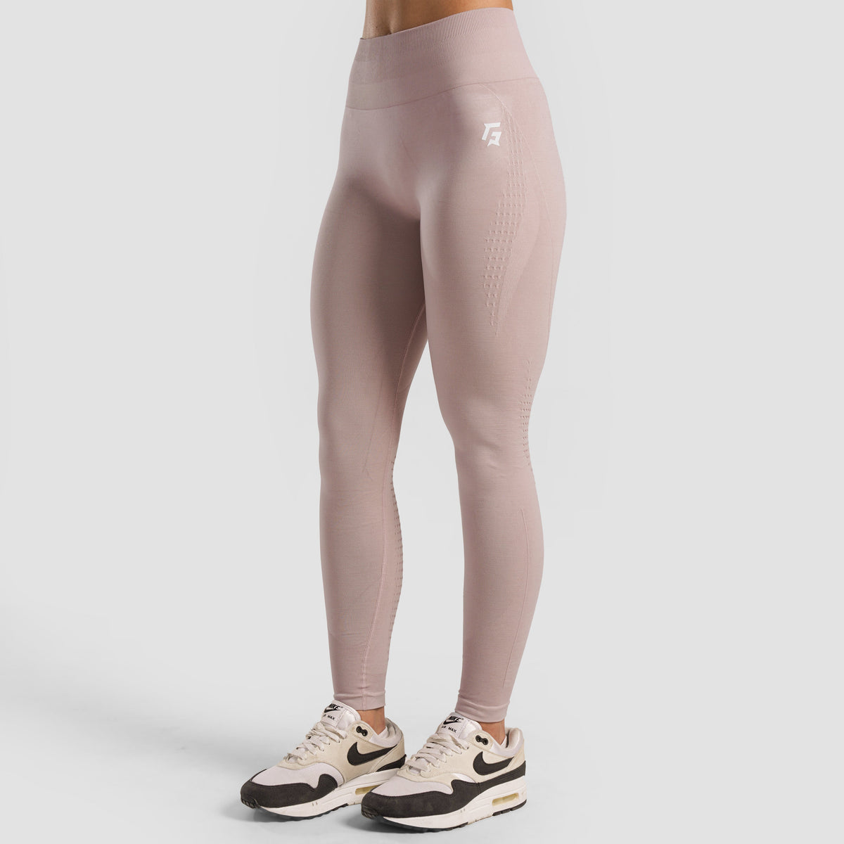 women gym wear sportswear fitness training outfit front view Women Gym Wear Gym Armour Pakistan