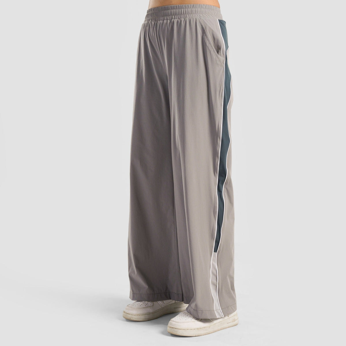 women gym trousers workout pants breathable fitness training bottoms front view Women Gym Trousers Gymarmour Pakistan