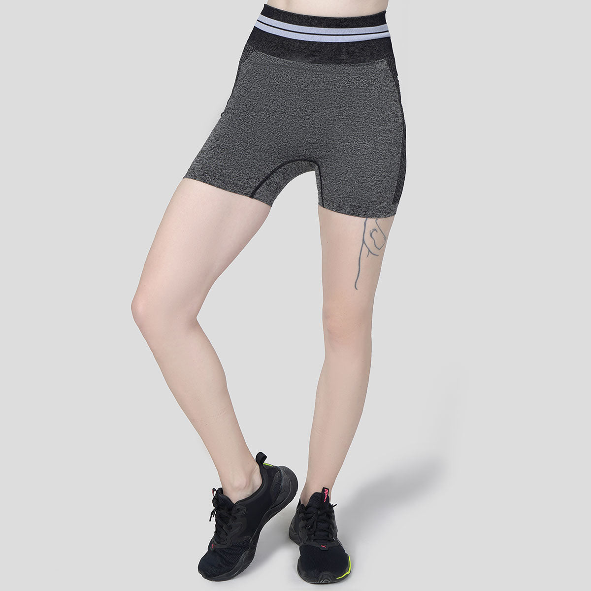 Workout Seamless Shorts (Black Shade)