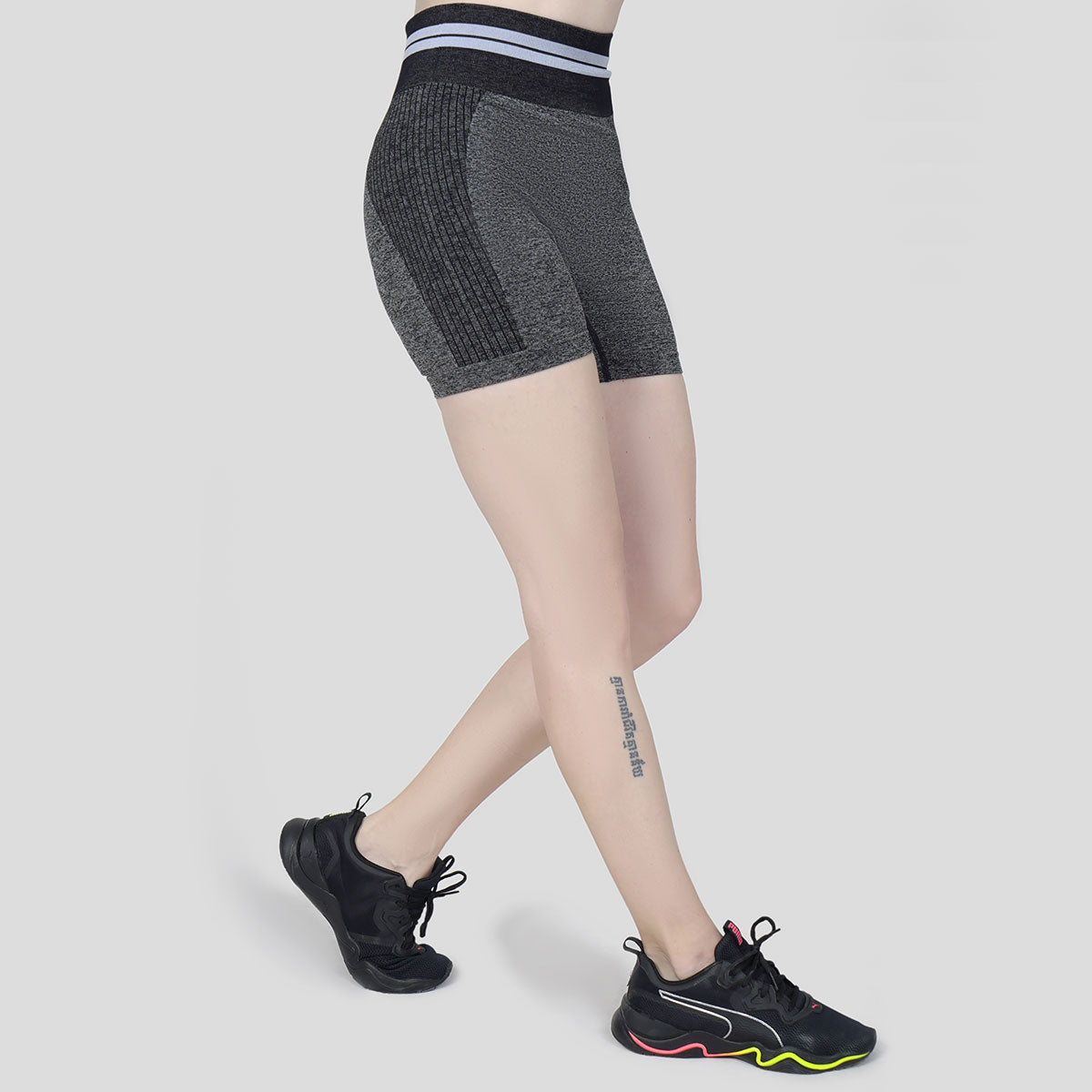 Workout Seamless Shorts (Black Shade)