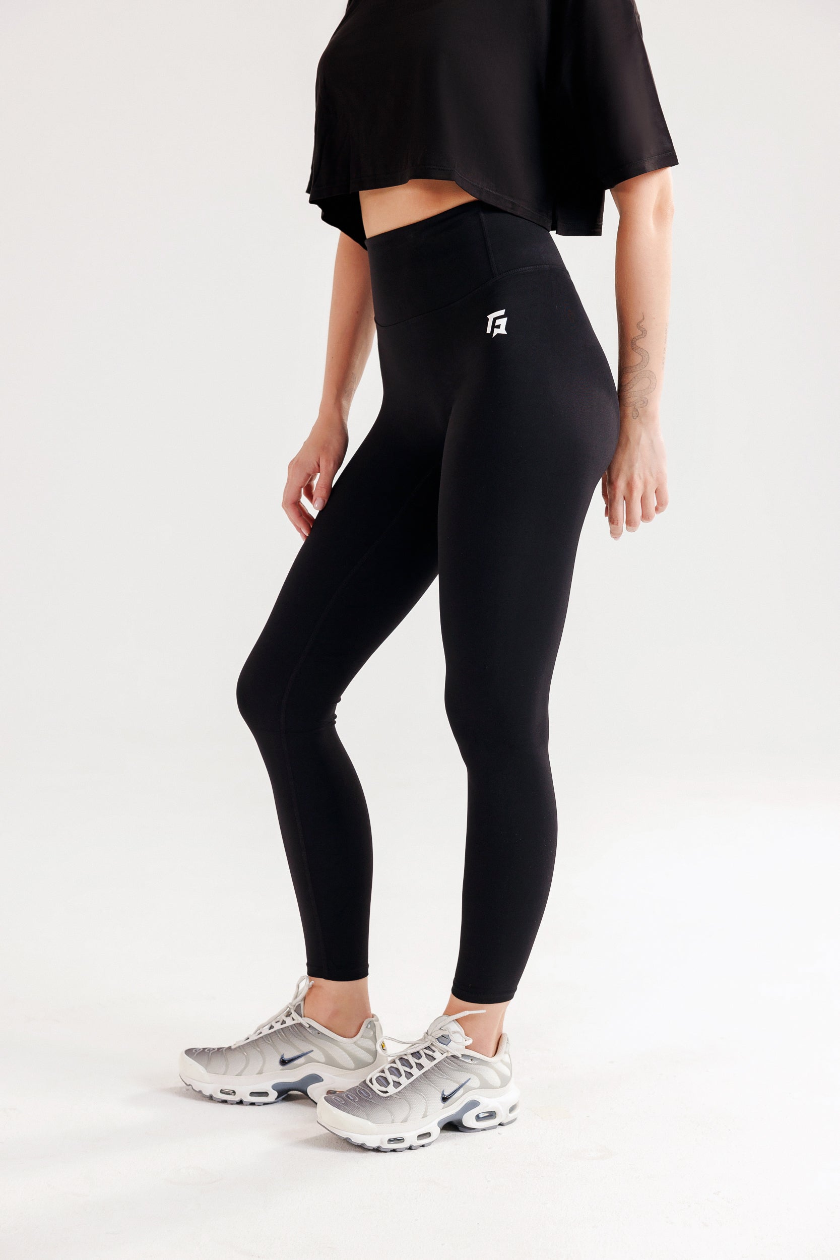 Swift Pulse Leggings (Black)