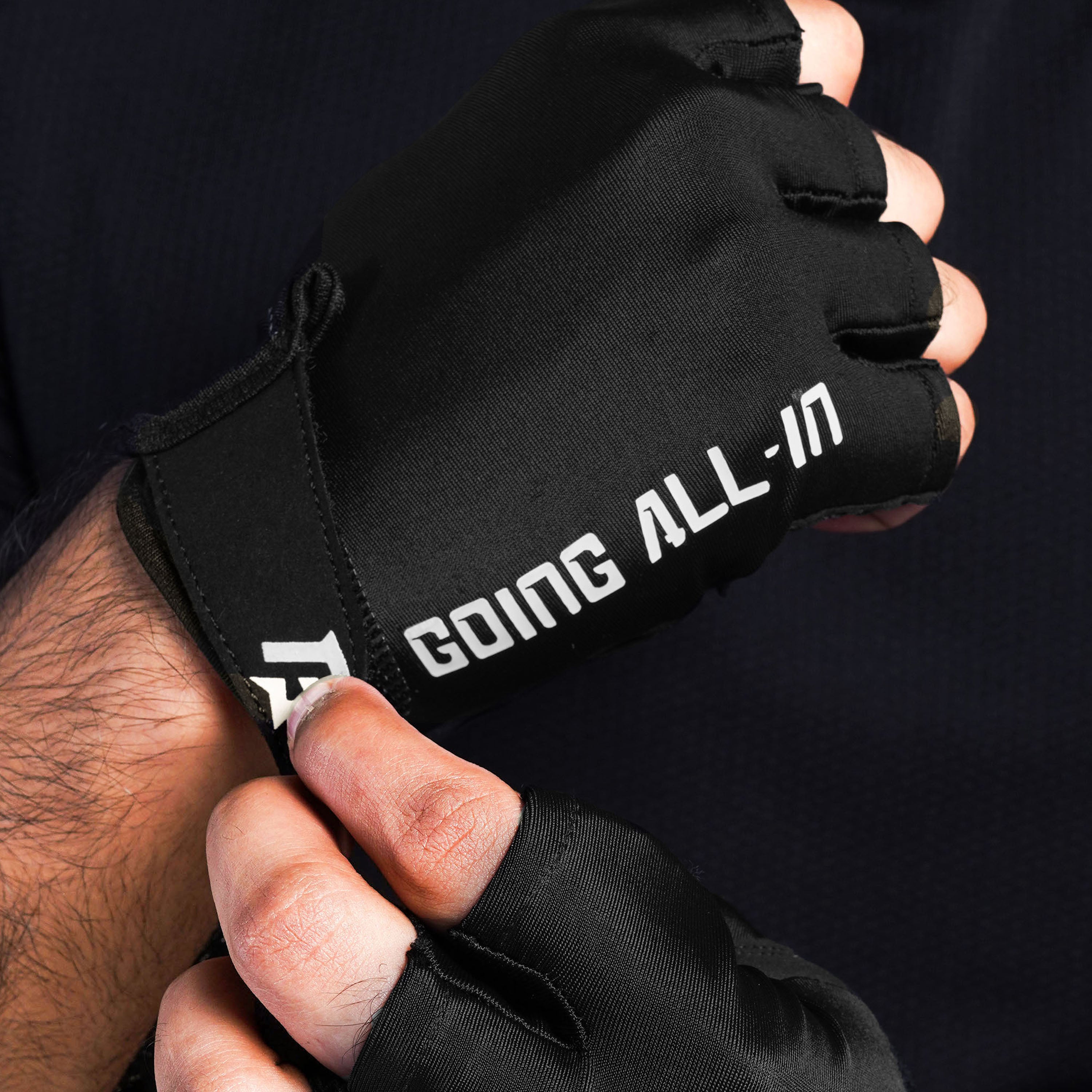 Titan Hold Gloves (Black)