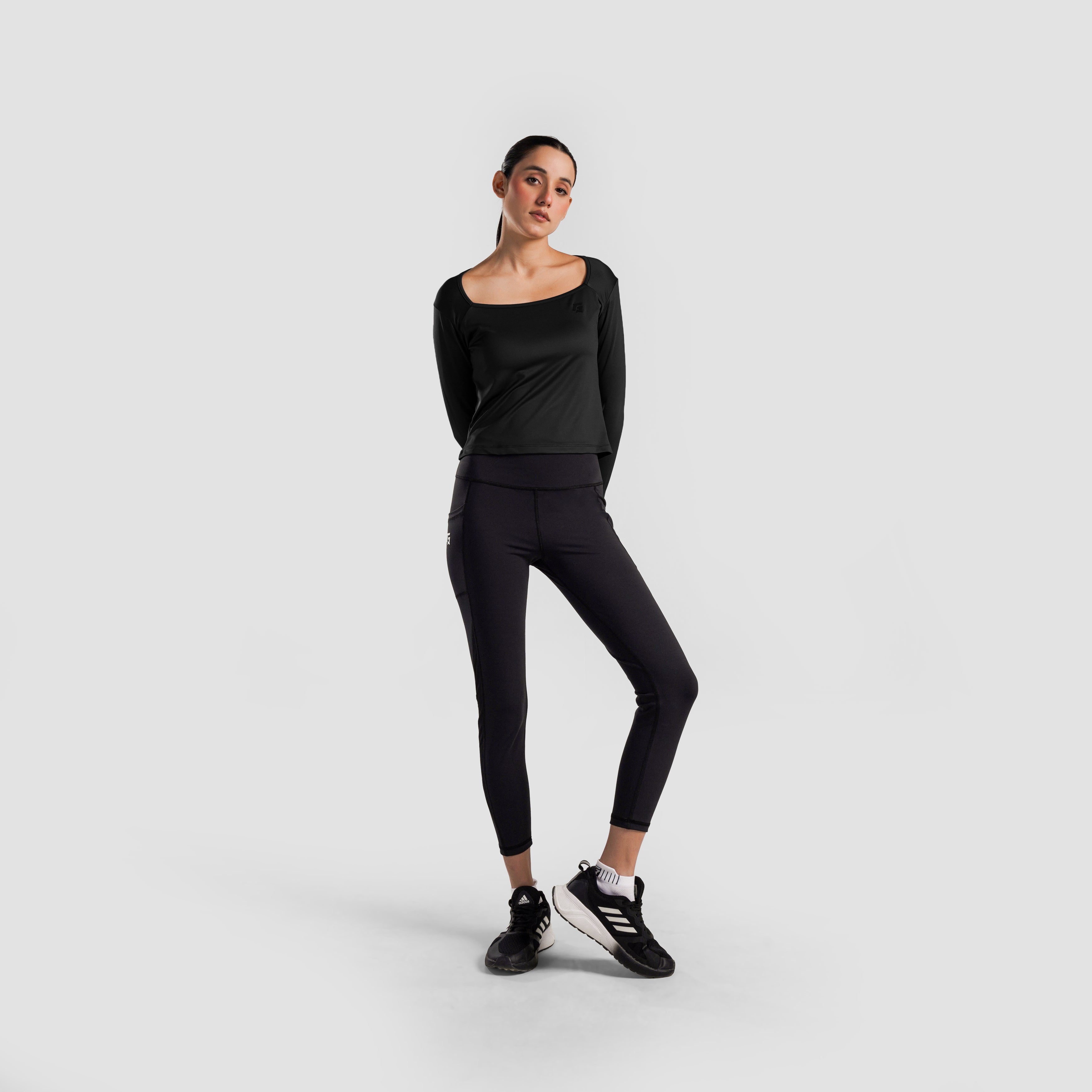 Aerovee Top (Black)